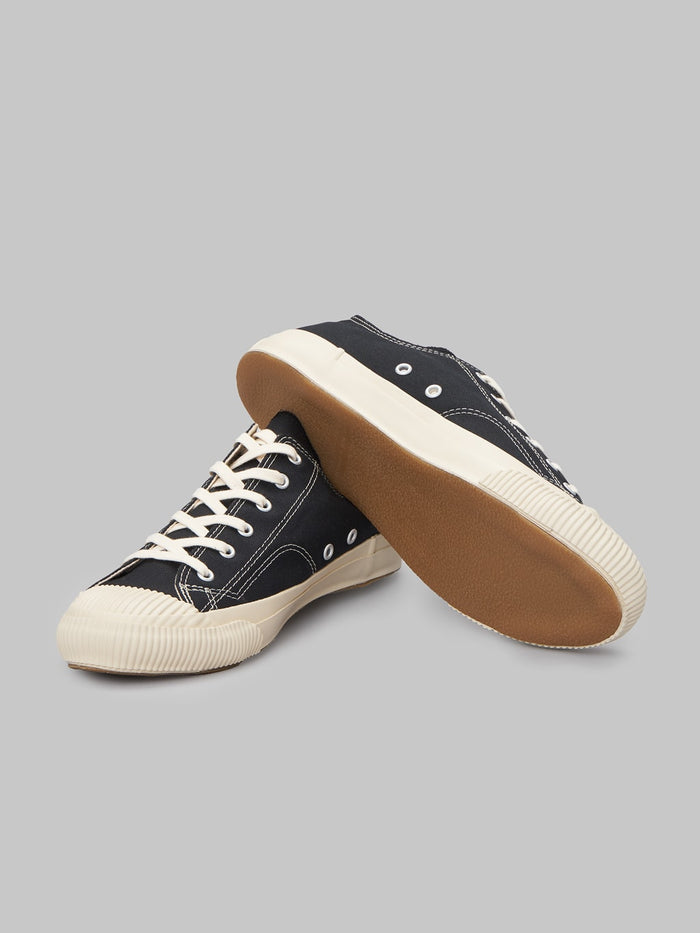 Pras shellcap low sneakers kuro off vulcanized sole non slip