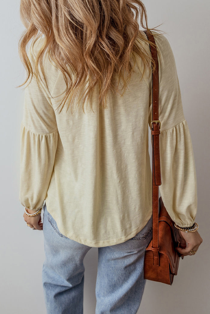Blouse à col en V cranté-A WOMAN WE LOVE