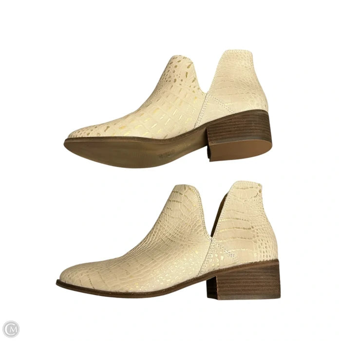Boots Ankle Heels By Kaanas In Snakeskin Print, Size: 9