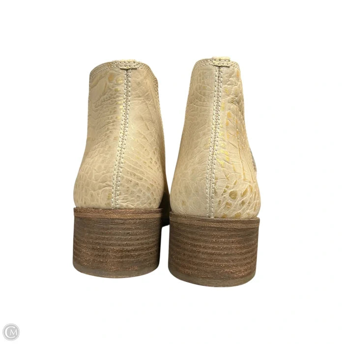 Boots Ankle Heels By Kaanas In Snakeskin Print, Size: 9