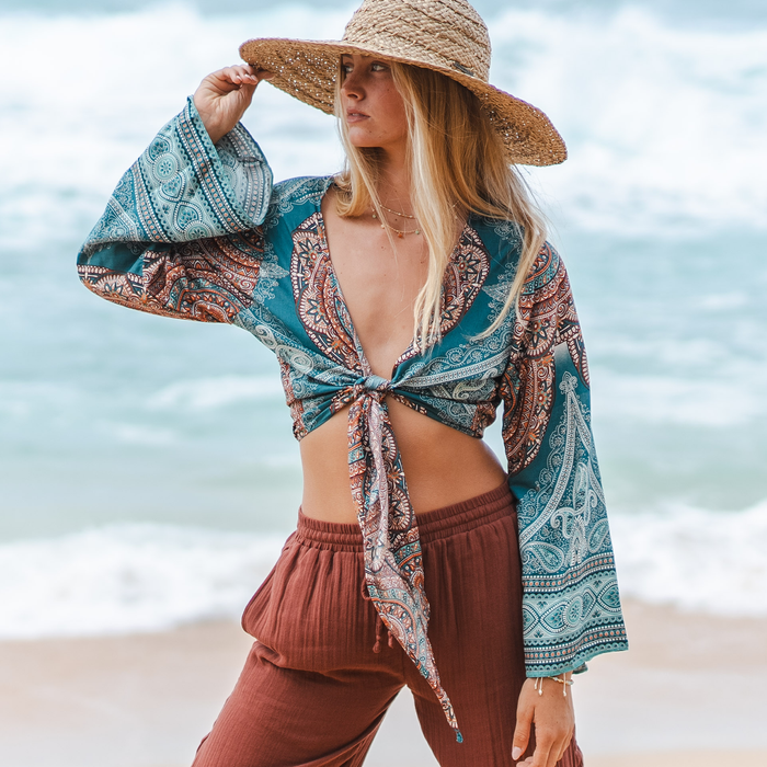 Canggu Daydreamer Top, worn holding sun hat