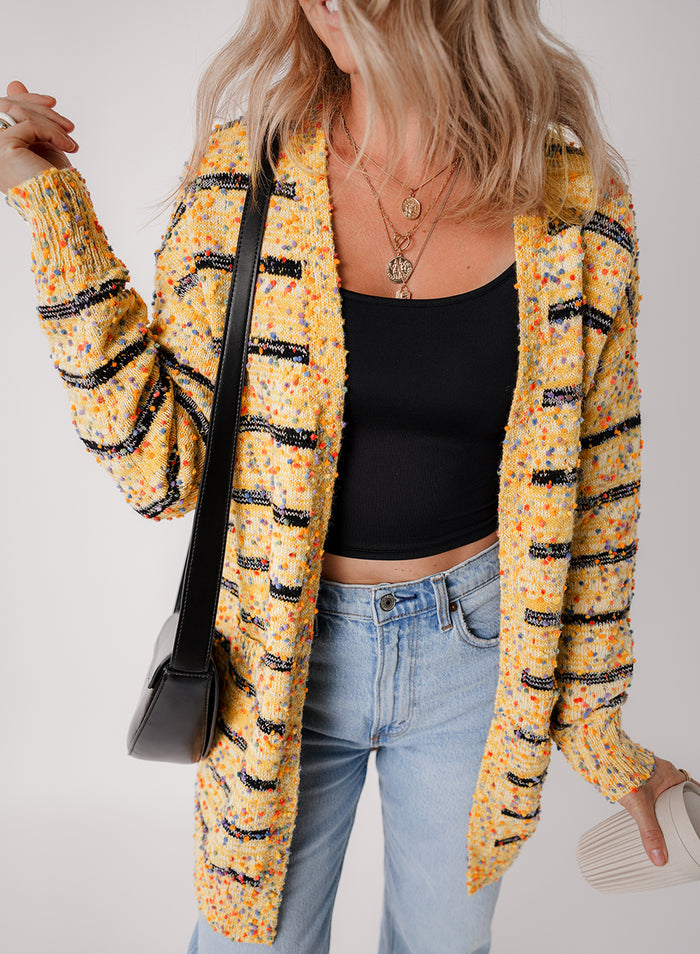 Cardigan long beige rayé en tricot à pompons ouvert sur le devant-A WOMAN WE LOVE