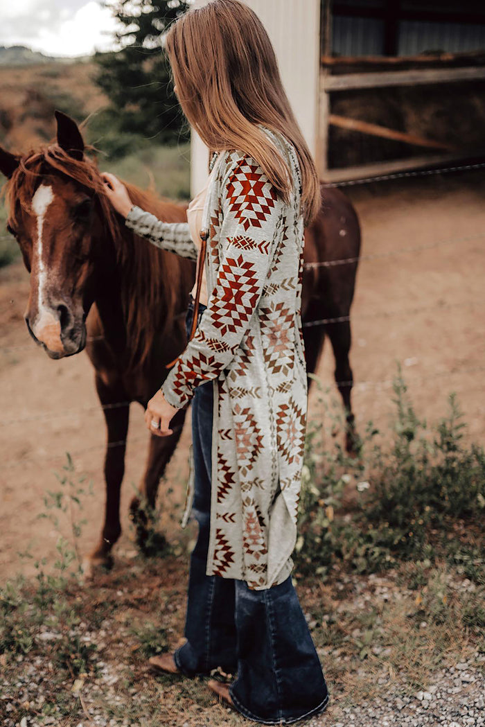 Cardigan long marron imprimé aztèque occidental ouvert sur le devant-A WOMAN WE LOVE