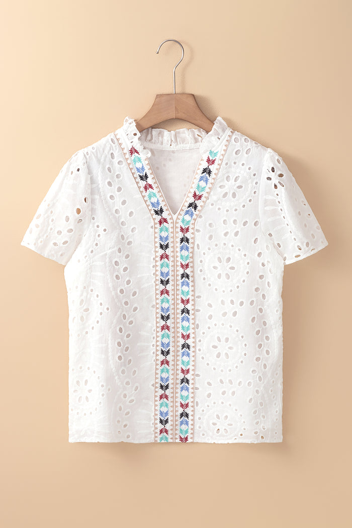 Chemisier blanc ajouré à broderie géométrique-A WOMAN WE LOVE