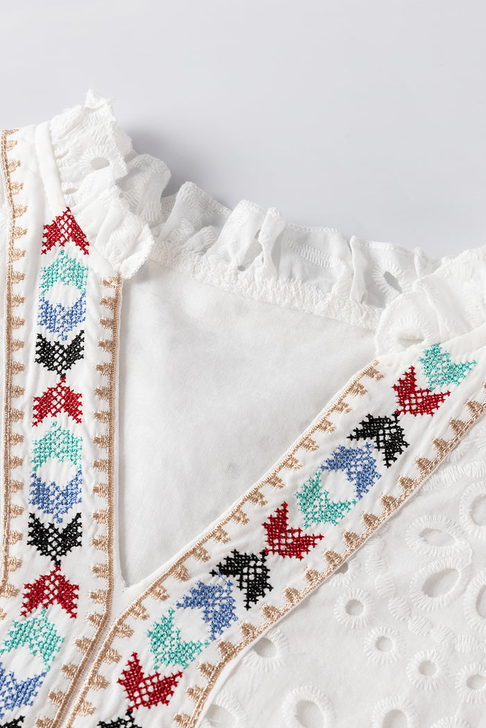 Chemisier blanc ajouré à broderie géométrique-A WOMAN WE LOVE