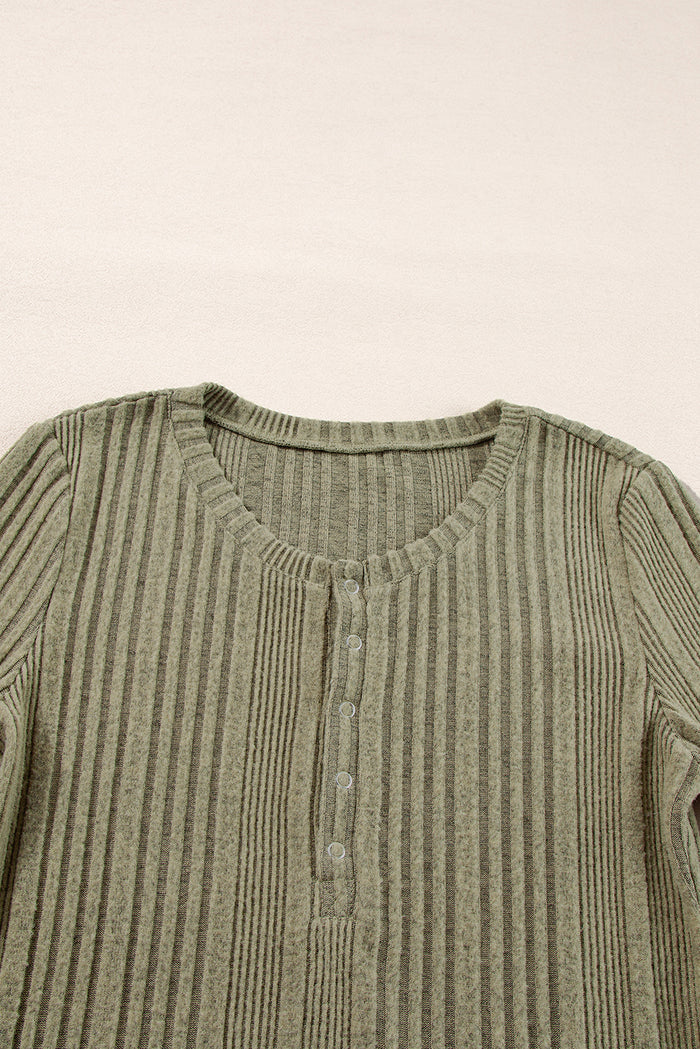 Chemisier coupe slim en tricot côtelé vert jungle à demi-bouton-A WOMAN WE LOVE