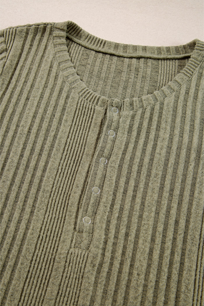 Chemisier coupe slim en tricot côtelé vert jungle à demi-bouton-A WOMAN WE LOVE