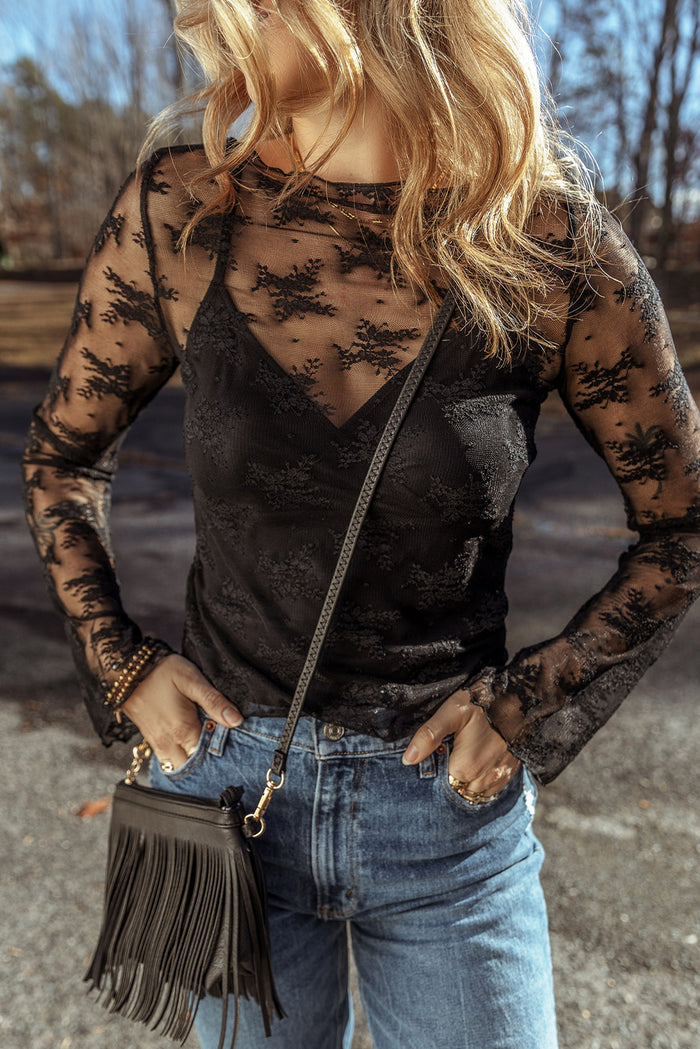Chemisier noir à manches longues et en maille de dentelle avec épissure au crochet-A WOMAN WE LOVE
