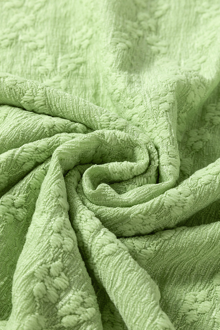 Chemisier vert clair à col ras du cou texturé et fendu sur le côté, couleur unie-A WOMAN WE LOVE