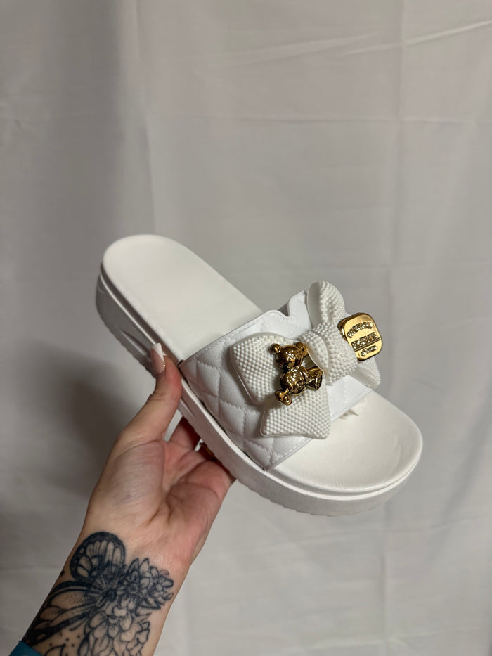 Chunky Bow Sliders