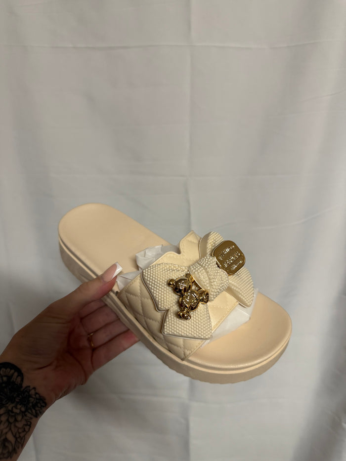 Chunky Bow Sliders