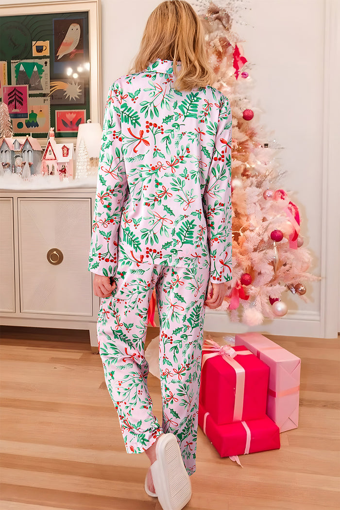Ensemble pyjama rose à manches longues en satin à imprimé plantes et baies de Noël-A WOMAN WE LOVE