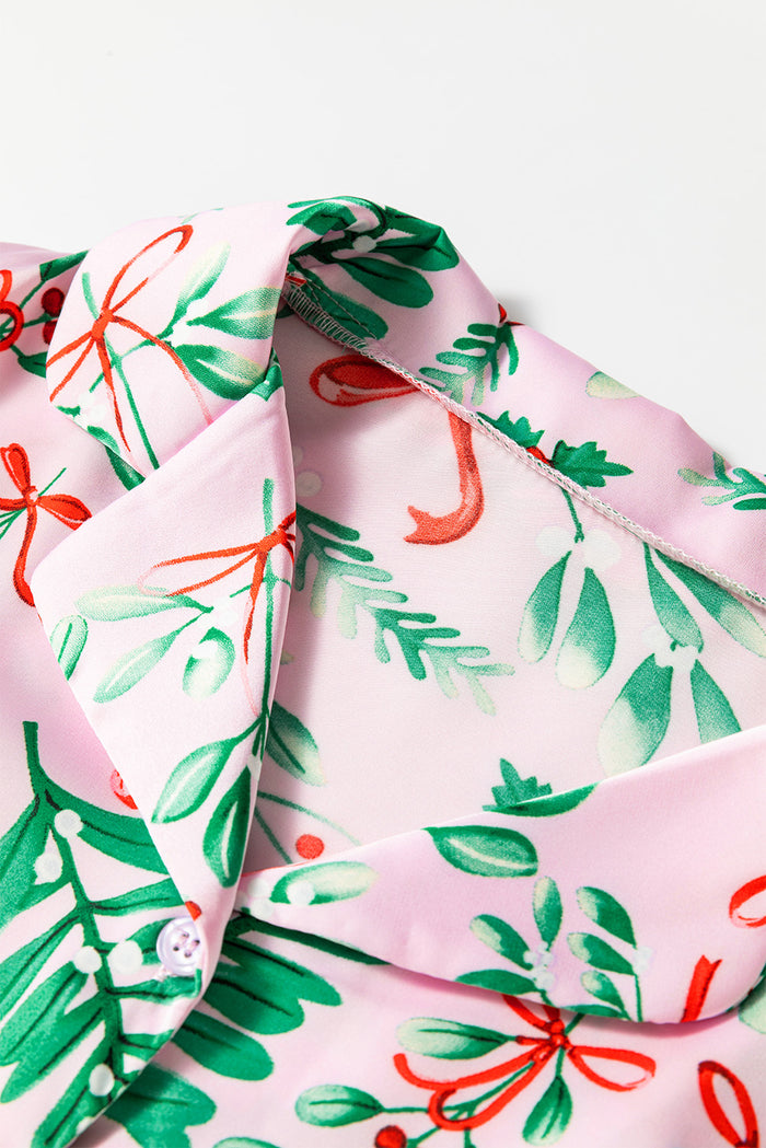 Ensemble pyjama rose à manches longues en satin à imprimé plantes et baies de Noël-A WOMAN WE LOVE