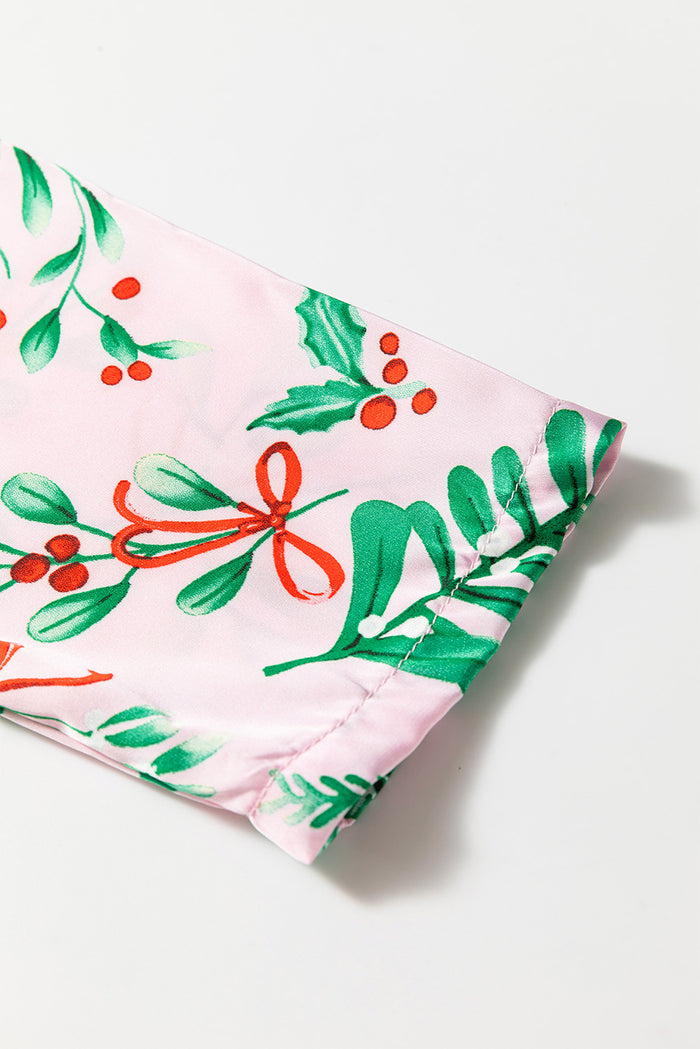 Ensemble pyjama rose à manches longues en satin à imprimé plantes et baies de Noël-A WOMAN WE LOVE