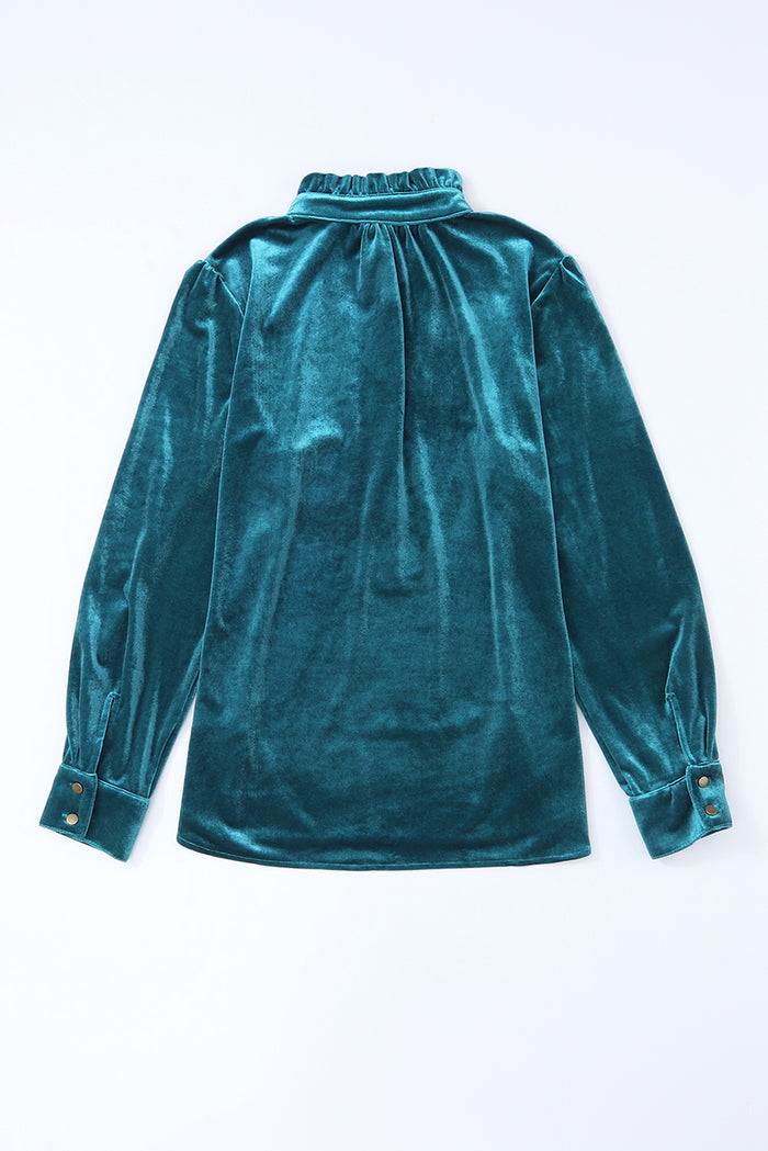 Haut vert en velours boutonné sur le devant *