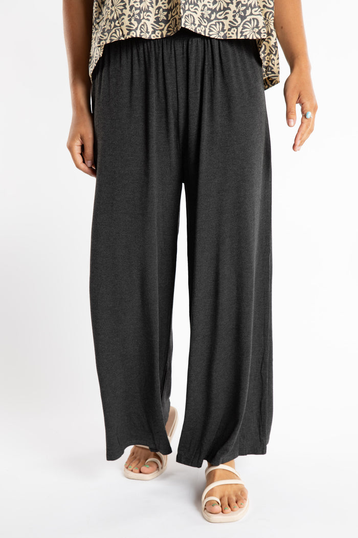 Sophie is wearing S/M Wide Leg Pants in Gray