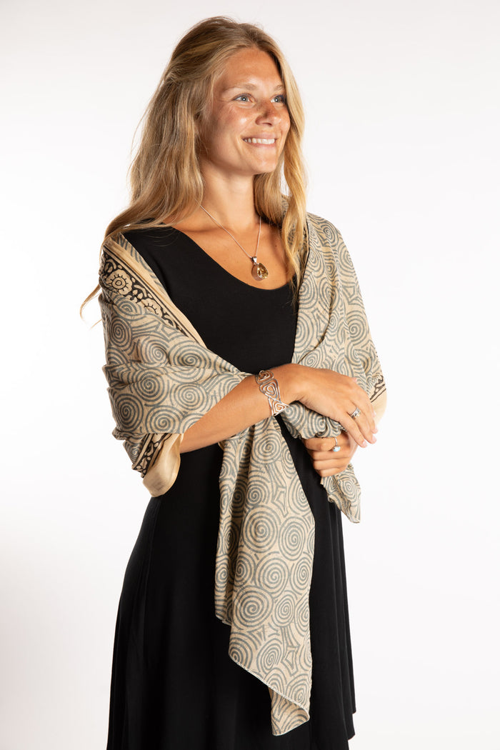 Sophie is wearing the Kala Cotton Sarong in Gray