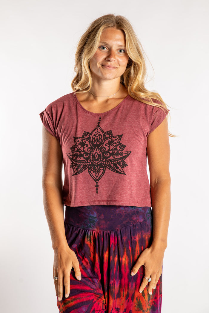 Sophie is wearing the Kali Graphic Crop T in Burgundy Heather in S/M