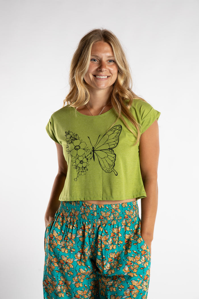 Sophie is wearing the Kali Graphic Crop T in Clover in S/M