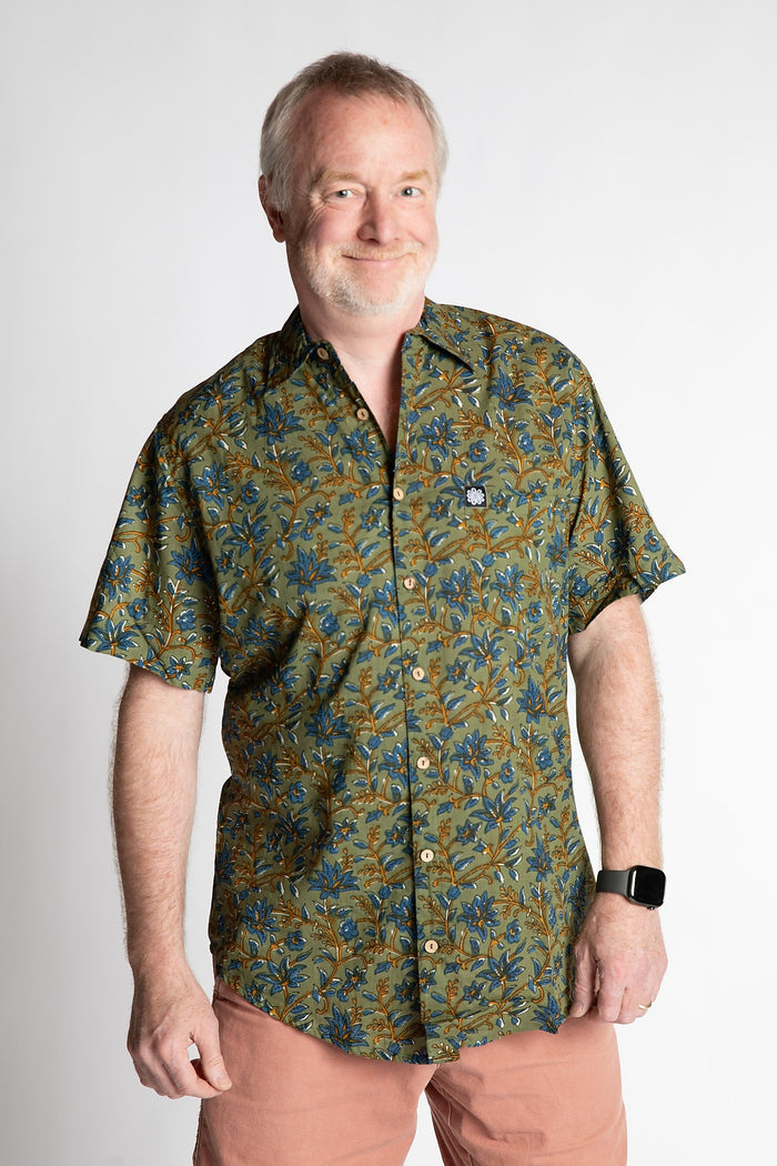 Chris, 5'7", wearing the LaLa Printed Cotton Button Up in Sage Floral, size M