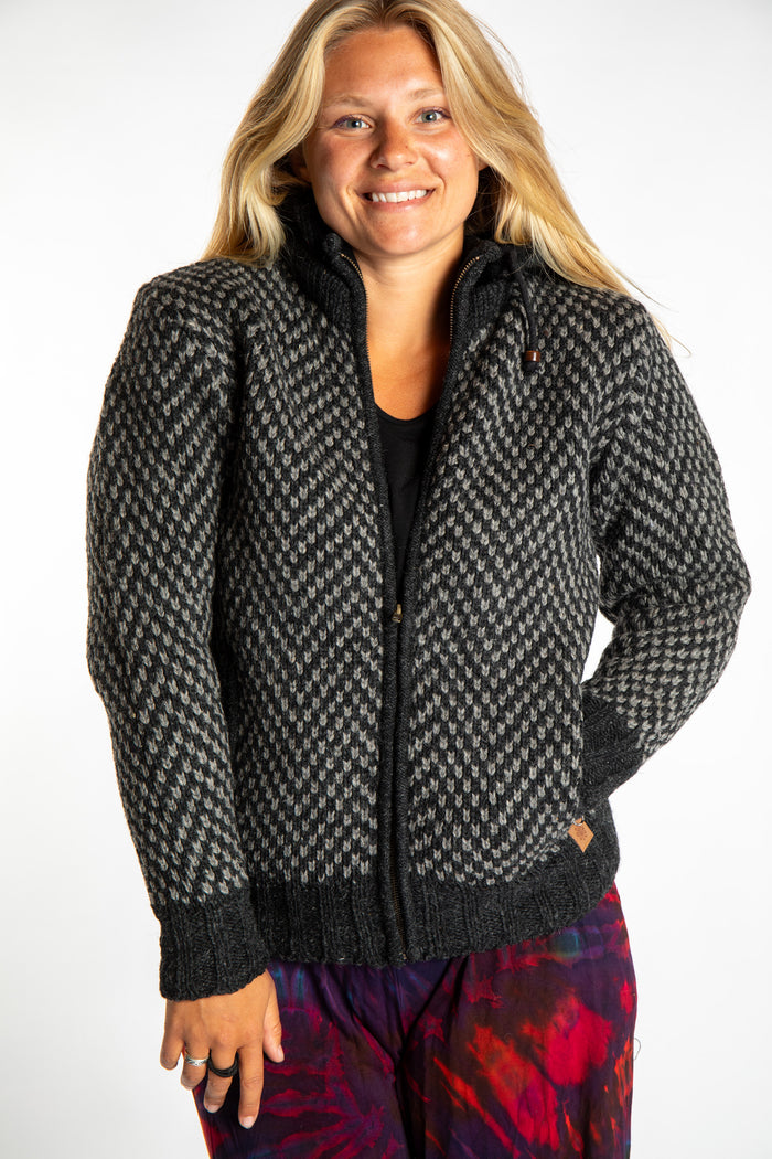 Sophie is wearing the S Charcoal checkered wool and fleece jacket