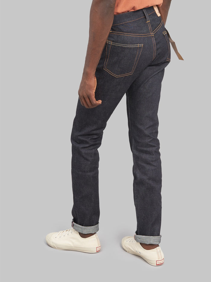 Momotaro 0605 12oz Natural Tapered Jeans look
