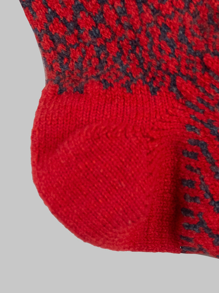 nishiguchi kutsushita oslo wool jacquard socks red texture