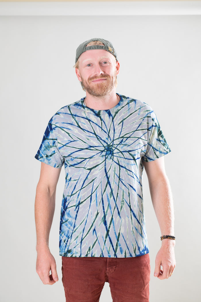 Chauncey is wearing size L oracle tie dye t shirt in indigo and gray