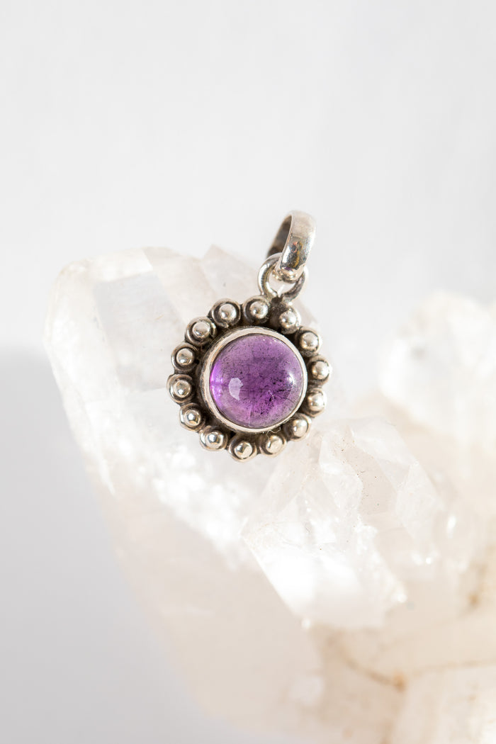 Padme Petit Round Gemstone Pendant in Amethyst