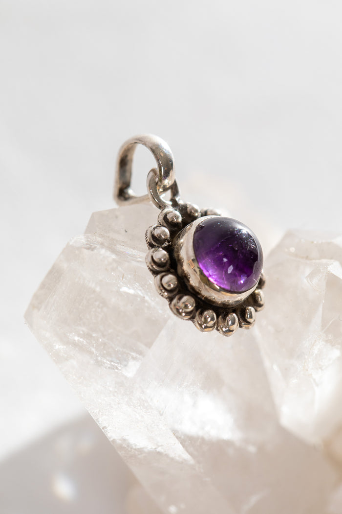 Padme Petit Round Gemstone Pendant in Amethyst