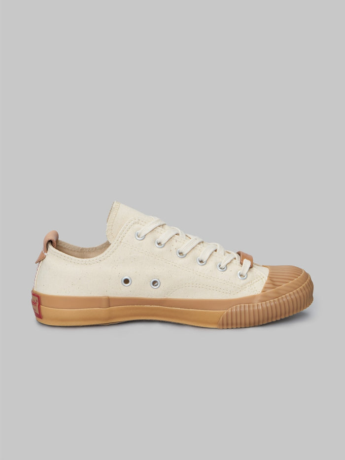 pras sellcap low leather pull strap kinari gum sneakers side look
