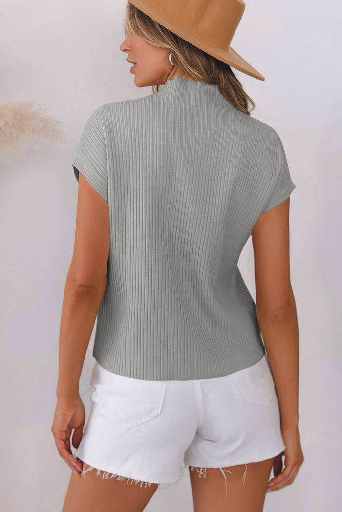 Pull gris à manches courtes en tricot côtelé  *