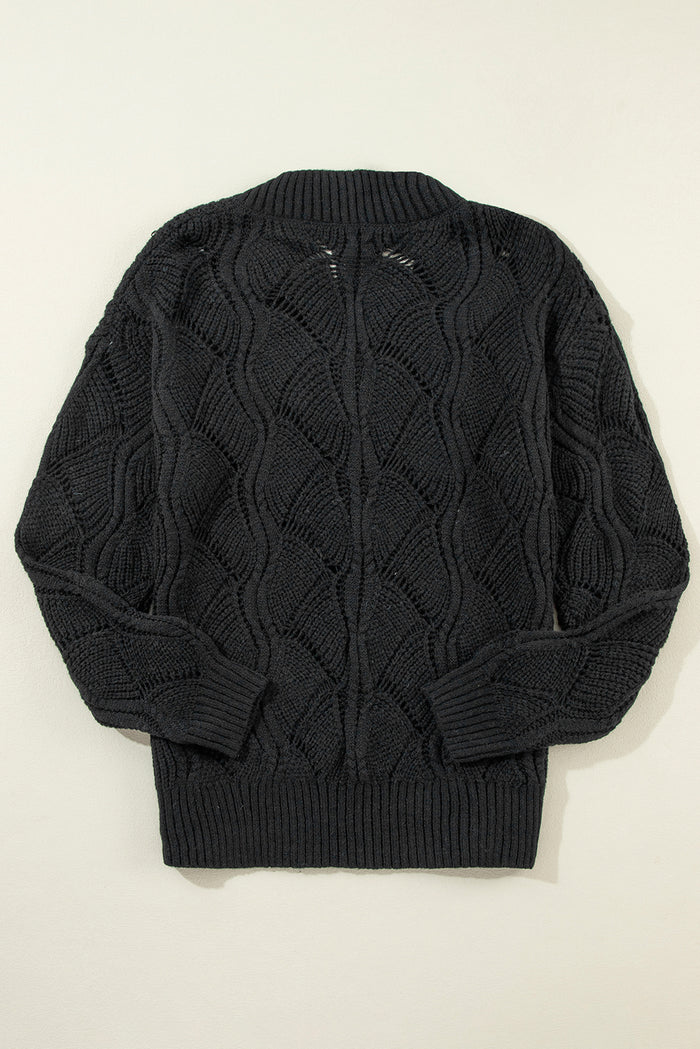 Pull noir en tricot ajouré à col en V *