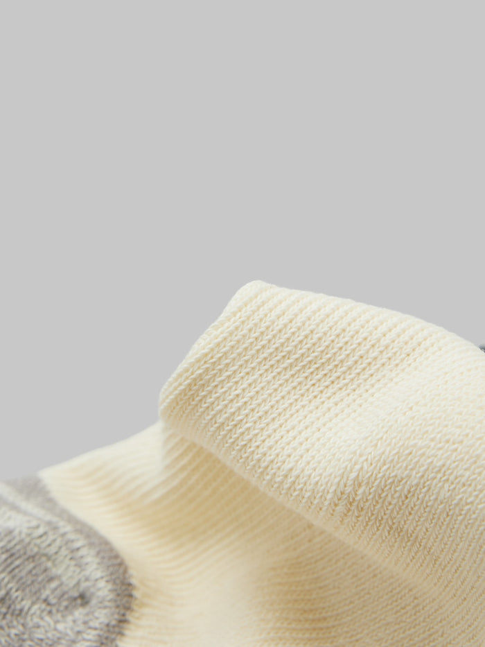 rototo oldschool crew socks black heel closeup