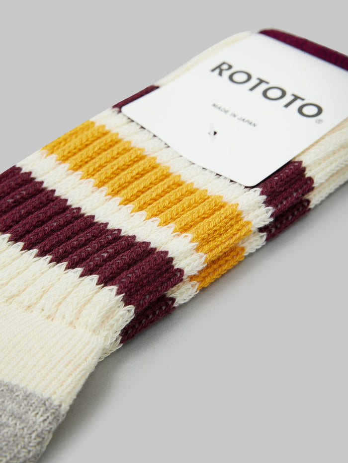 rototo coarse ribbed oldschool crew socks bordeaux yellow brand label