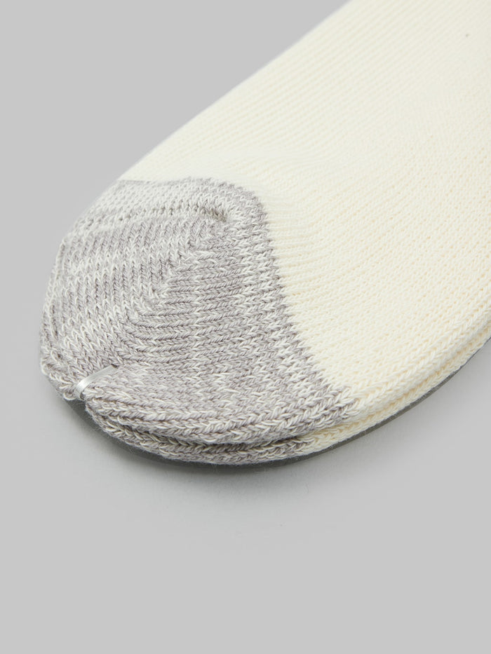 rototo coarse ribbed oldschool crew socks dark green yellow toe closeup