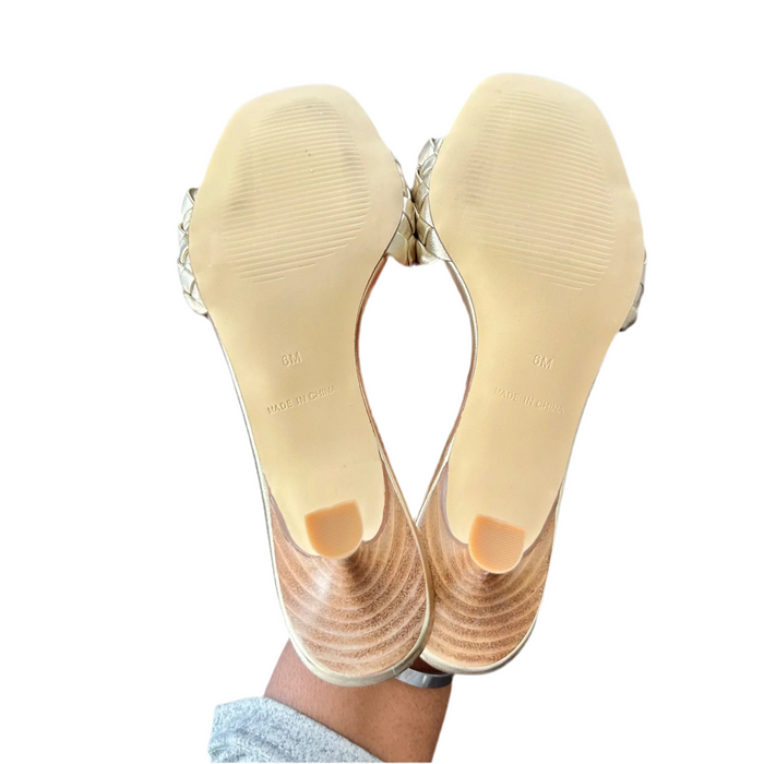 Sandals Designer By Lilly Pulitzer In Gold, Size: 6