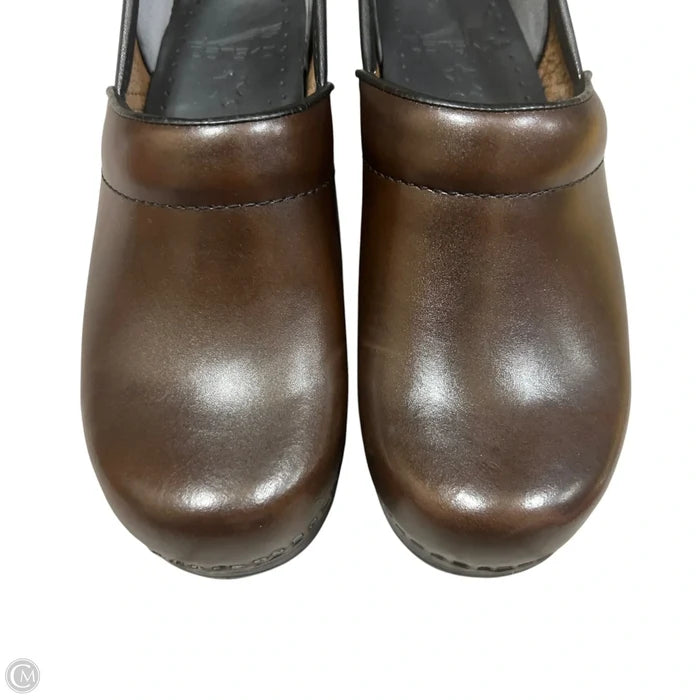 Shoes Heels Block By Dansko In Brown, Size: 5.5