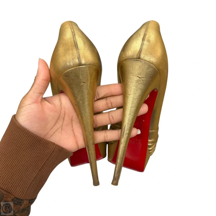 Shoes Luxury Designer By Christian Louboutin In Gold, Size: 10.5