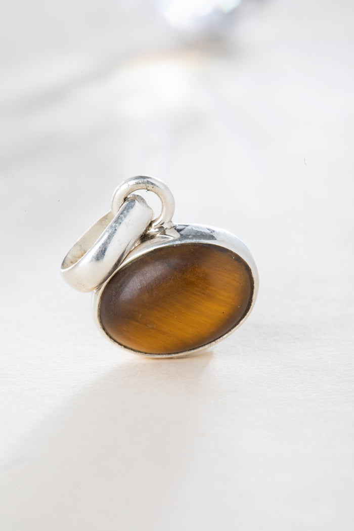 Simple Oval Cab Pendant in Tiger Eye