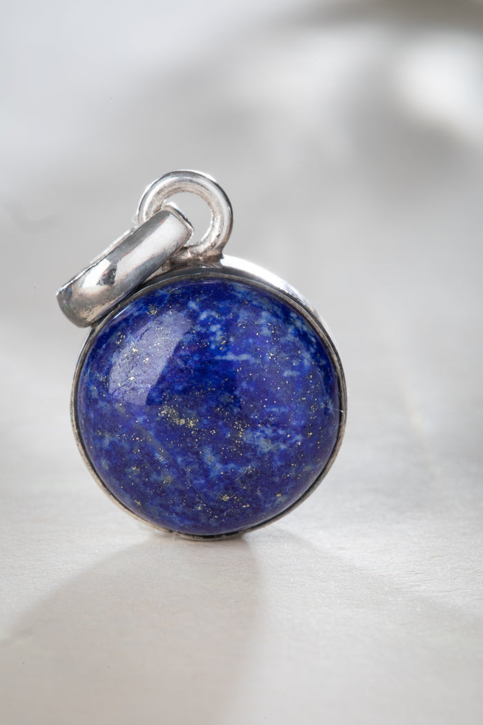 lapis lazuli gemstone round cab pendant