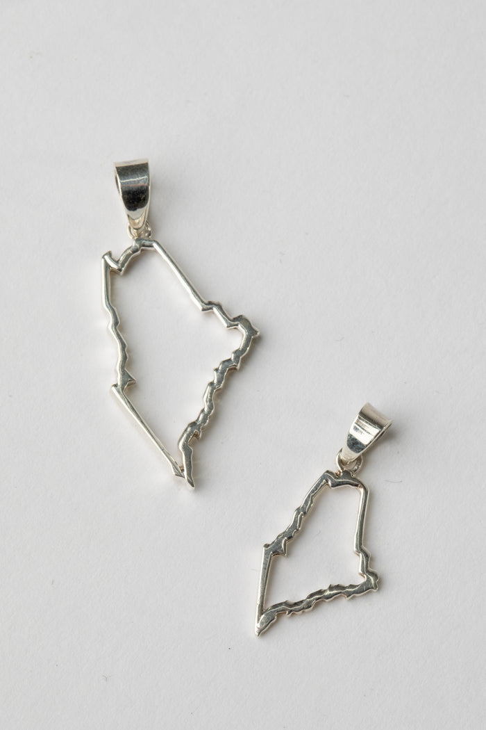 State Of Maine Outline Pendant in 1"