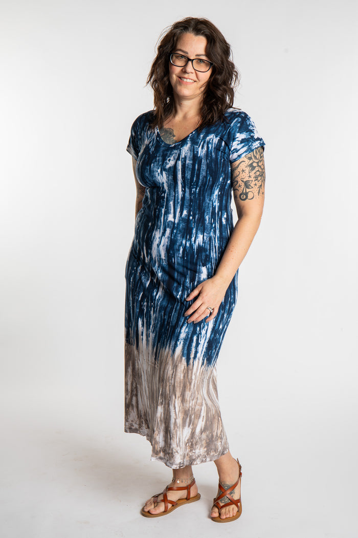 Morgan is wearing the Indigo Tara Tie Dye Maxi Dress in size M