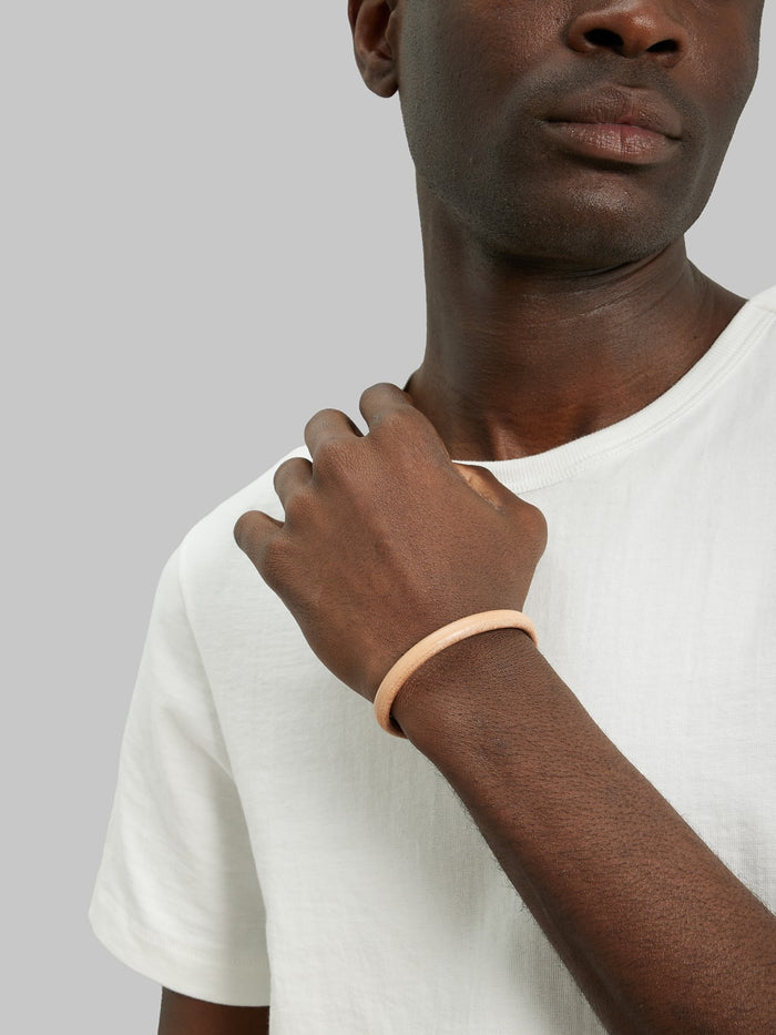 The Flat Head Leather Silver Single Bracelet Tan fit