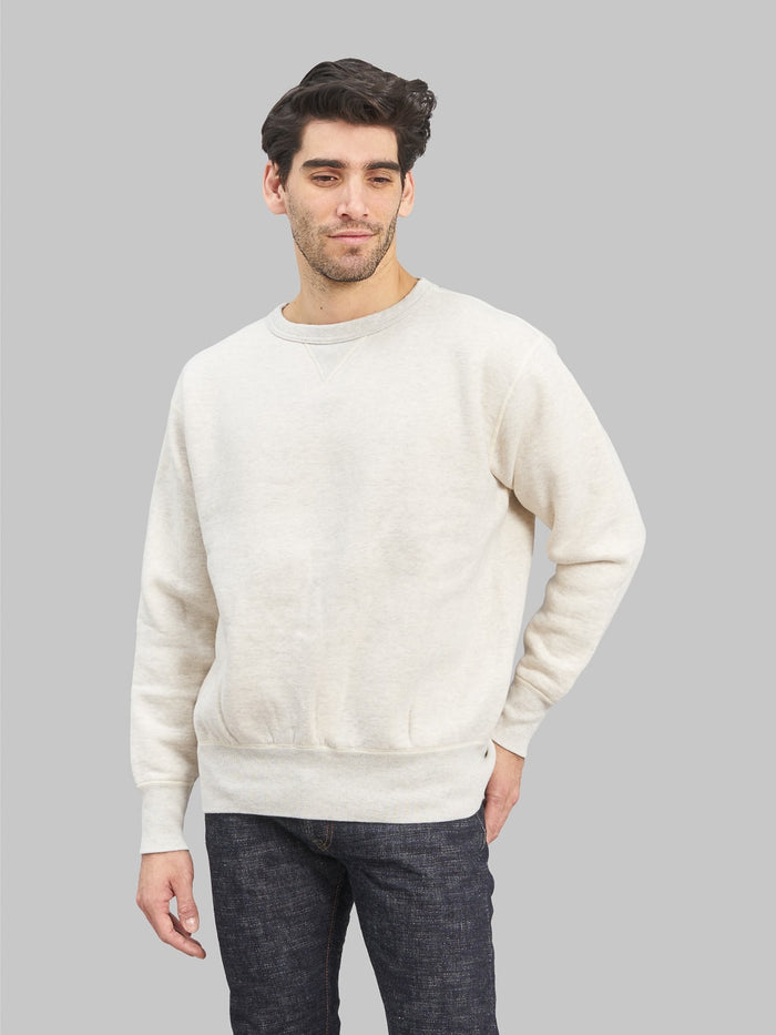 The Strike Gold Loopwheeled Sweatshirt oat model front fit