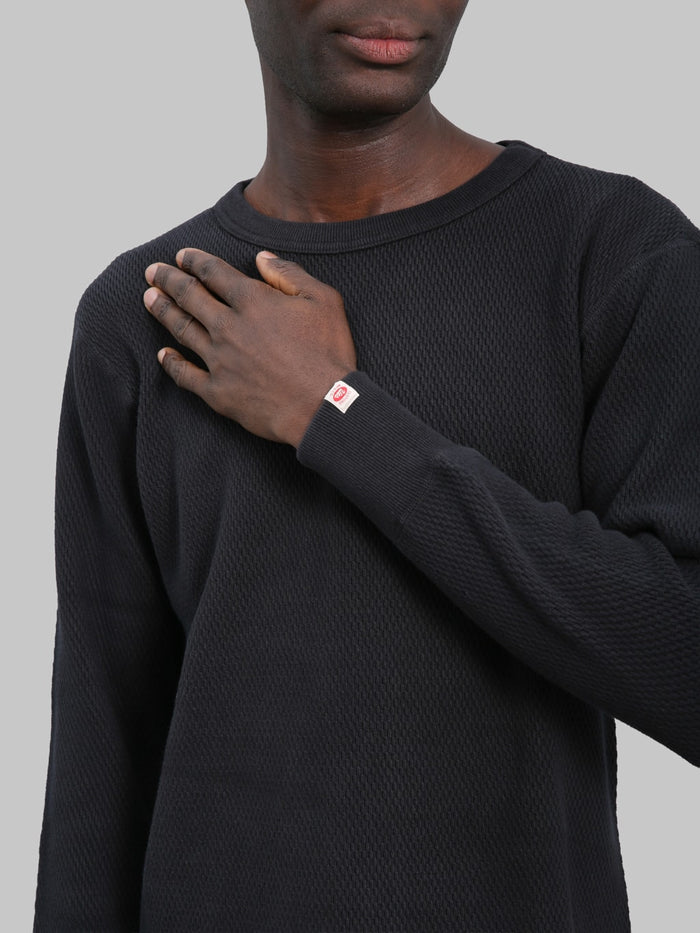 UES Double Honeycomb Thermal T-Shirt Black sleeve styled