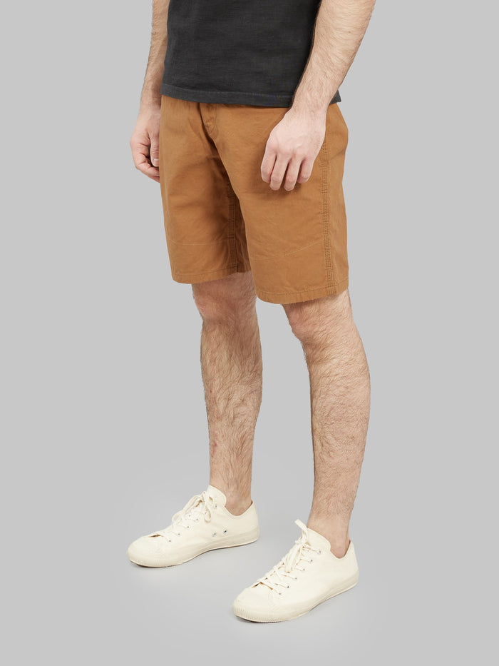 UES Duck Canvas Short Pants Brown Model Side fit