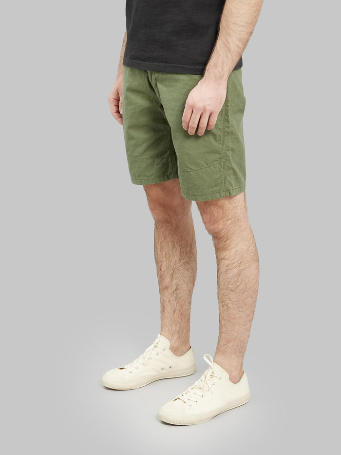 UES Duck Canvas Short Pants Olive model side fit