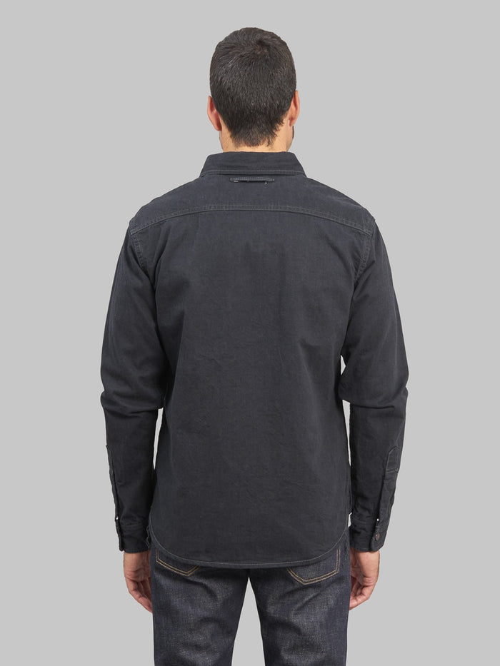 UES traveling shirt black model back fit