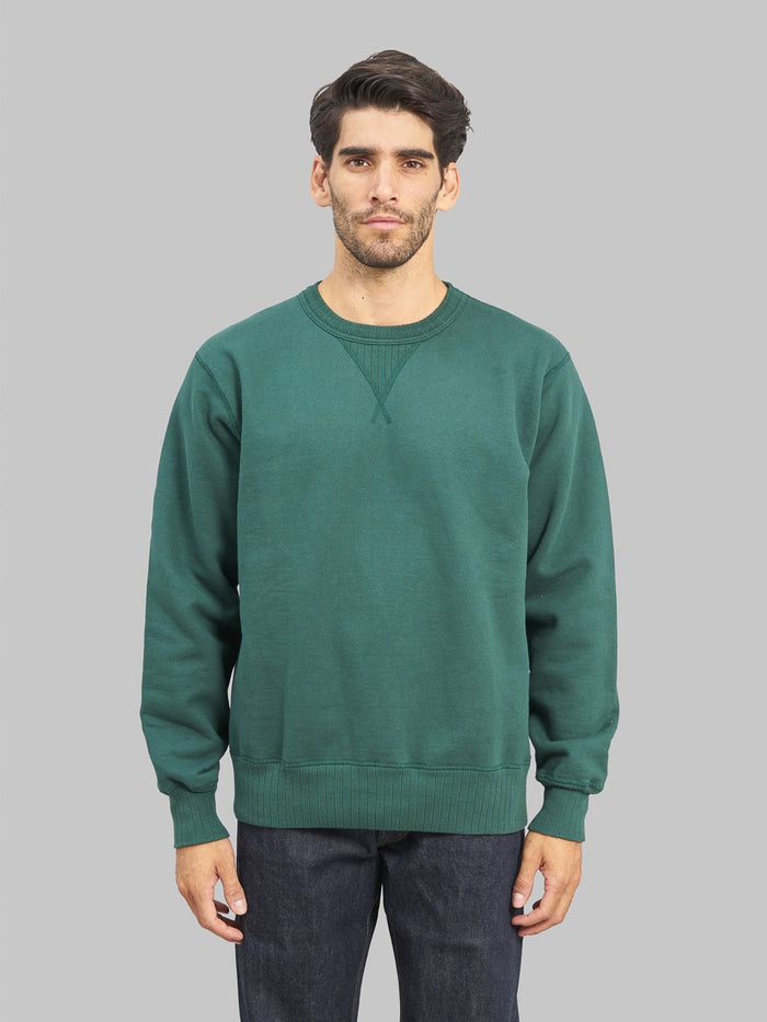 Whitesville Loopwheel Sweatshirt Green model front fit